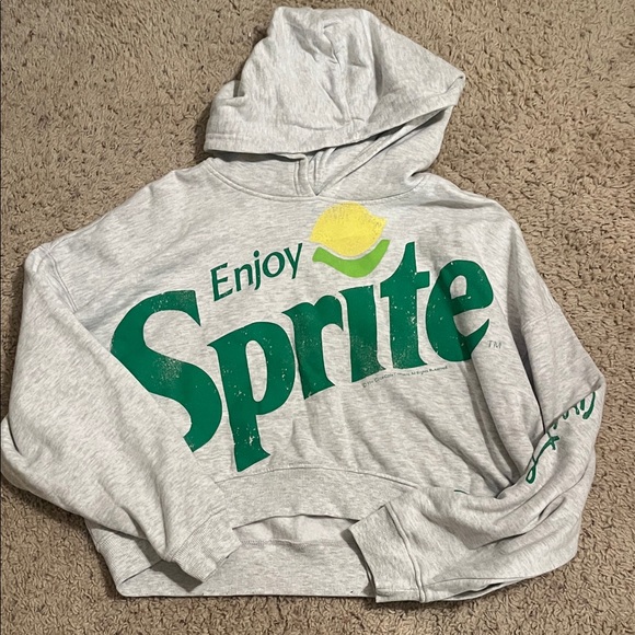 Tops - Sprite crop hoodie